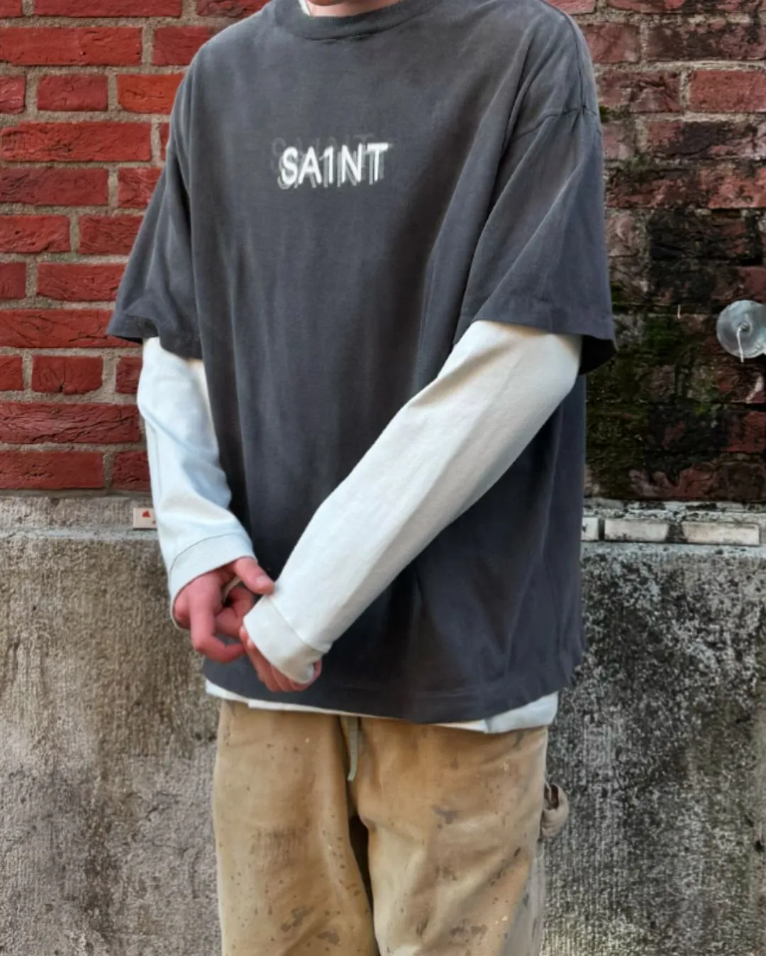 SAINT Mxxxxxx SEVEN DEADLY SS TEE/BLK Phantom SAINT Seven Deadly Sins Printed TEE Washed Black S-XL Look for cylindrical fabrics with no side seams. Don’t buy open width fabrics anymore. It’s boring. Assute garments are dyed. The whole piece is sprayed with Ma Liu. Then spray the heavy parts to fade. The collar and cuffs are frayed. Many hangings are frayed. Accessories are complete. Customized original consistent main mark/wash mark/little angel anti-counterfeiting mark.
